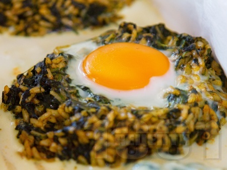 Печени гнезда с ориз, лапад и яйца в тава на фурна - снимка на рецептата